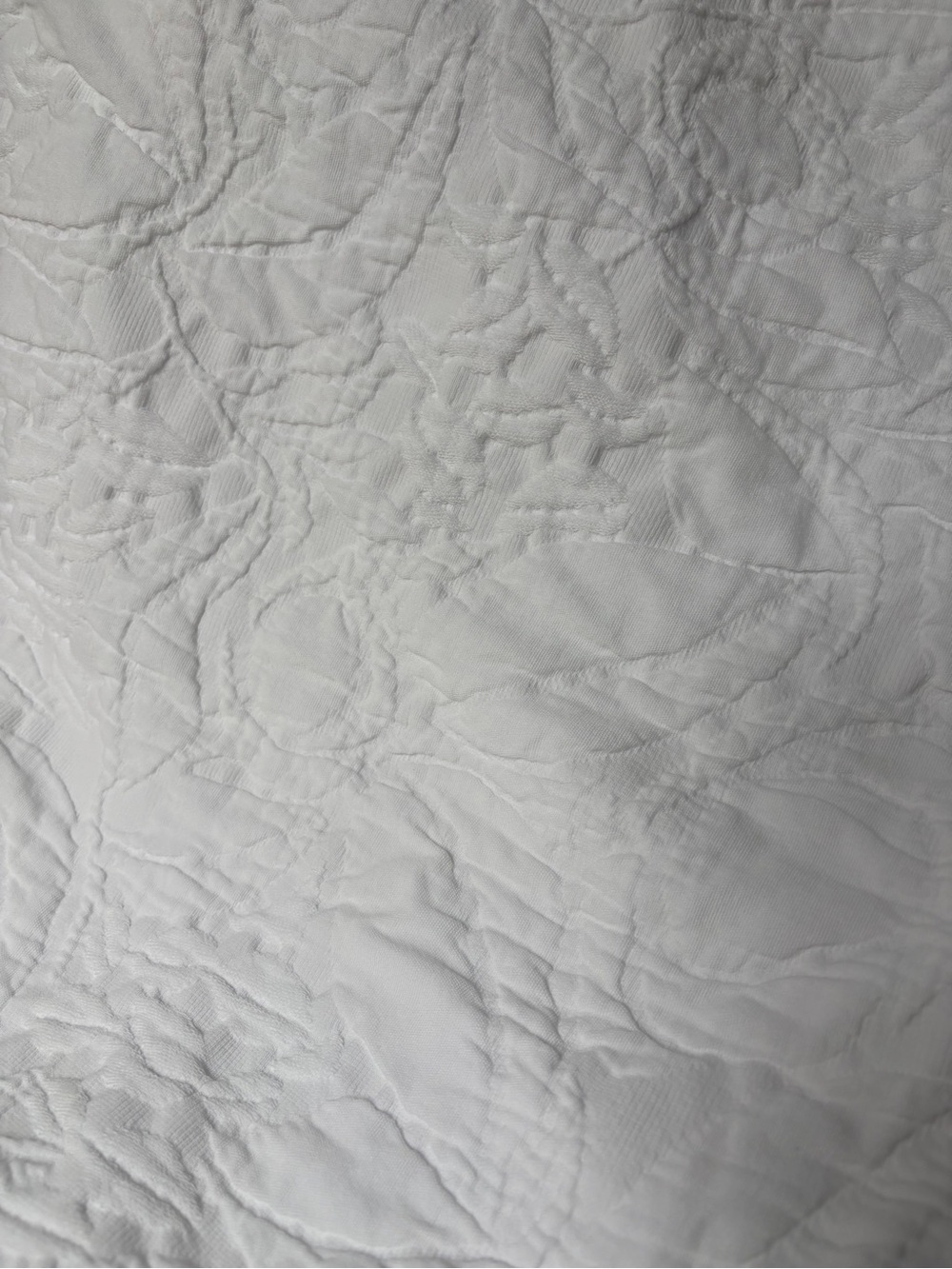 White Pottery Barn Queen Duvet, 2 Shams + Euro Sham. Beautiful!